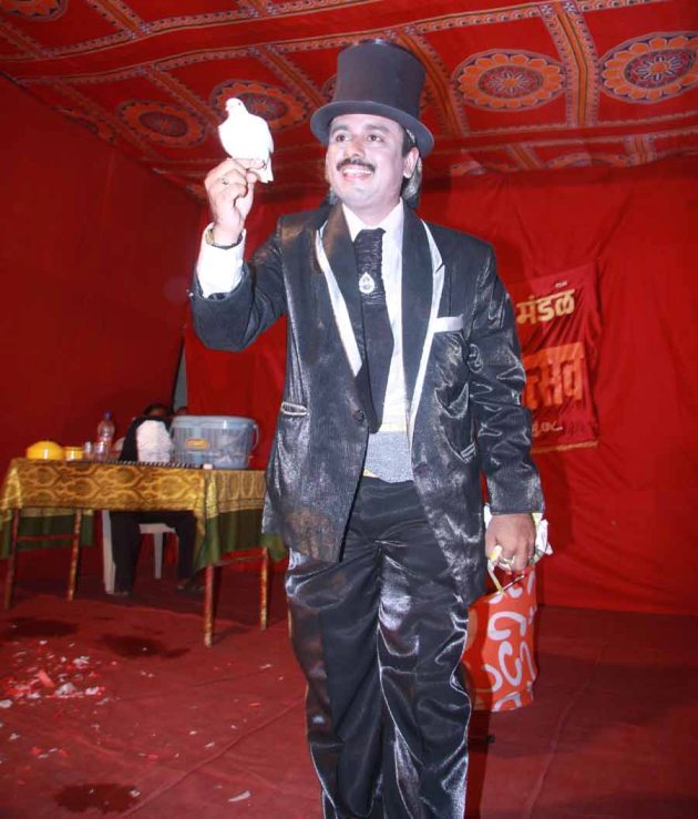 Magician Abhijeet in a show