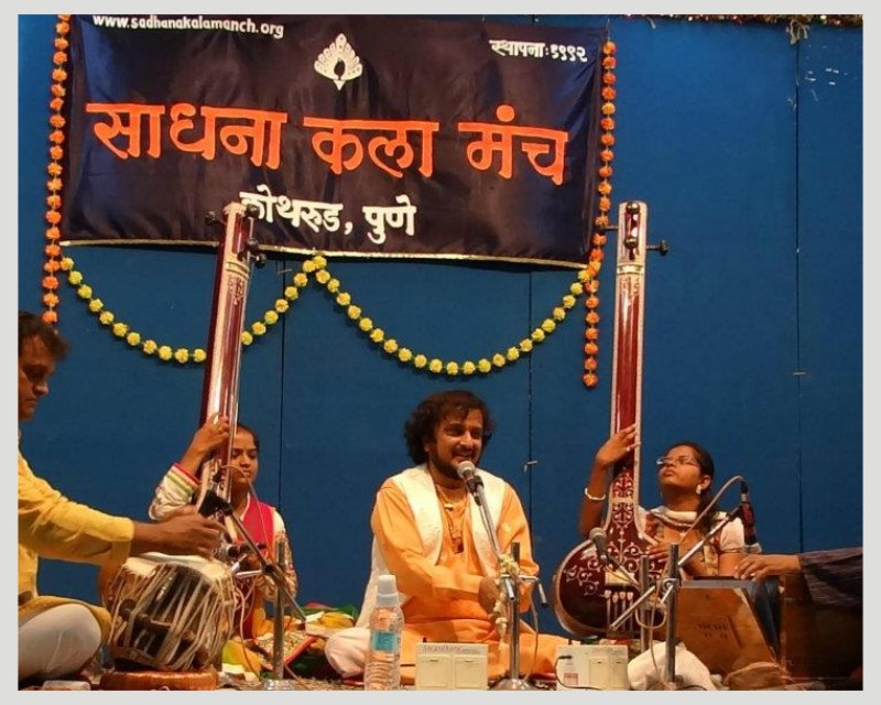 Kaivalyakumar performing on Sadhana Kala  Manch.