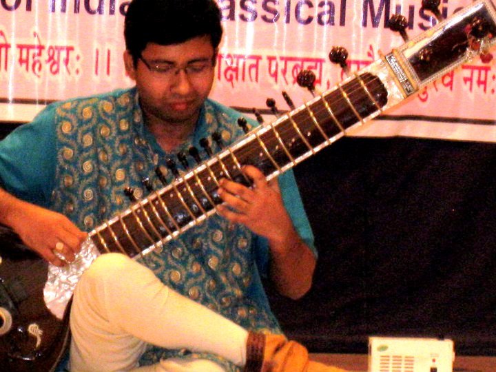 Ramprapanna Bhattacharya performing in Gurubhakti Concert at Mumbai