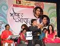 Singer Sanjeevani Bhelande and Prashant Naseri performing in Mahek-e-Asha-Lata