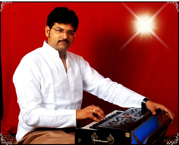 Niranjan Lele - a fine harmonium player