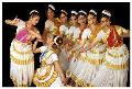 Pallavi Krishnan - Mohiniyattam dancer with her group