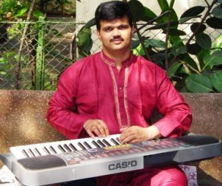 Amol Dongre -  Famous Keyboard Player