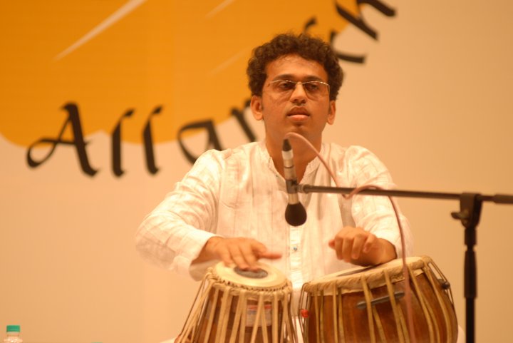 Bhushan Parchure performing in concert