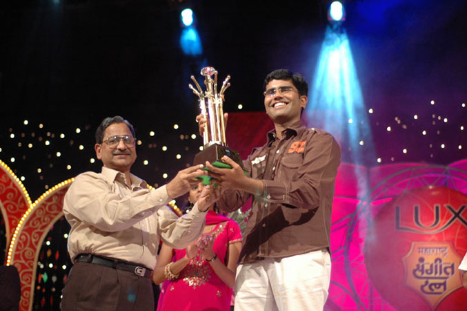 Receiving Maharashtra Sangeet Ratna Award