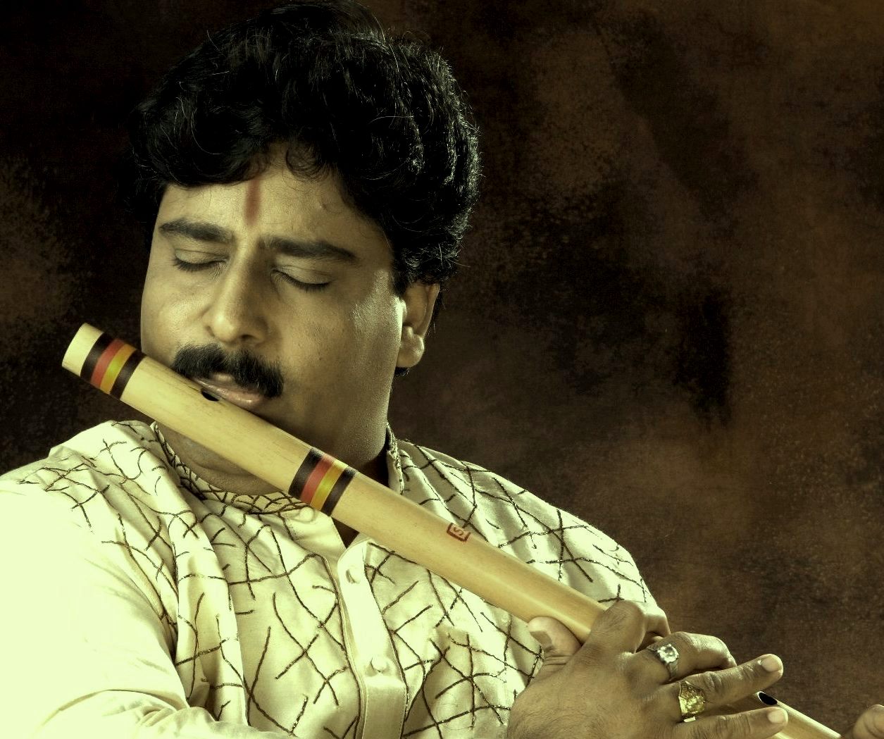 Santosh Sant performing in concert