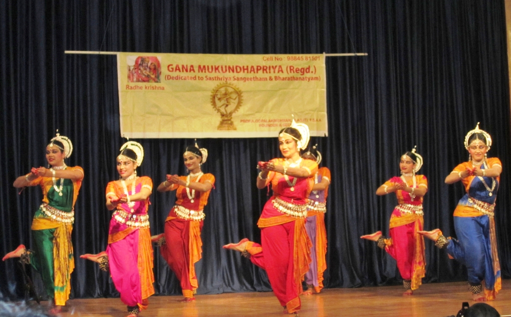 Sanhita Basu Ghosh performing with her students at Gangotri