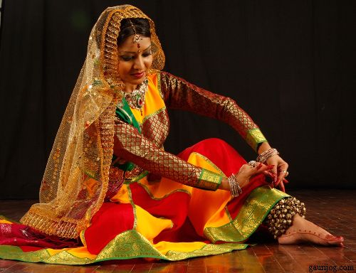 Sangeeta Majumder performing in concert