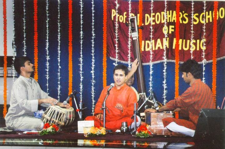 Vishal Moghe performing in program.