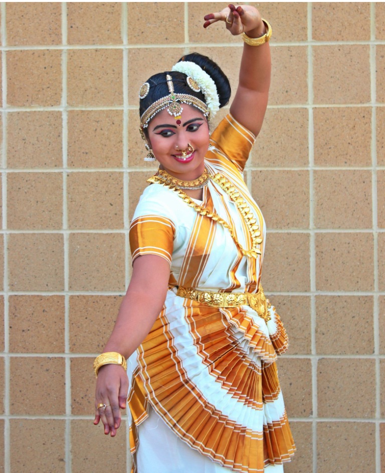 Anju Chandran performing Mohiniattam dance.
