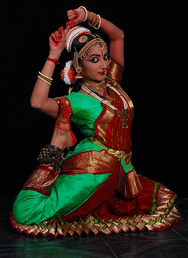 Artist Gayathri Subramanian performing