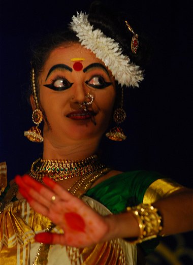 Gayathri Subramanian performing Kerala Natyam.