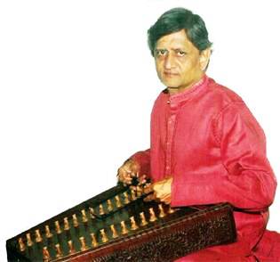 Santoor Maestro Pt. Ulhas Bapat performing in concert