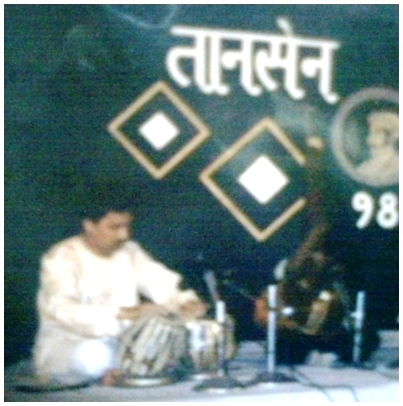 Santosh Khaladkar performing in Tansen program