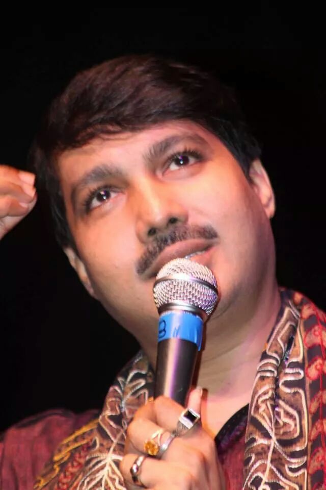 Sairam Iyer performing in programme