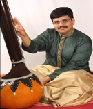 Atul Khandekar performing in Concert