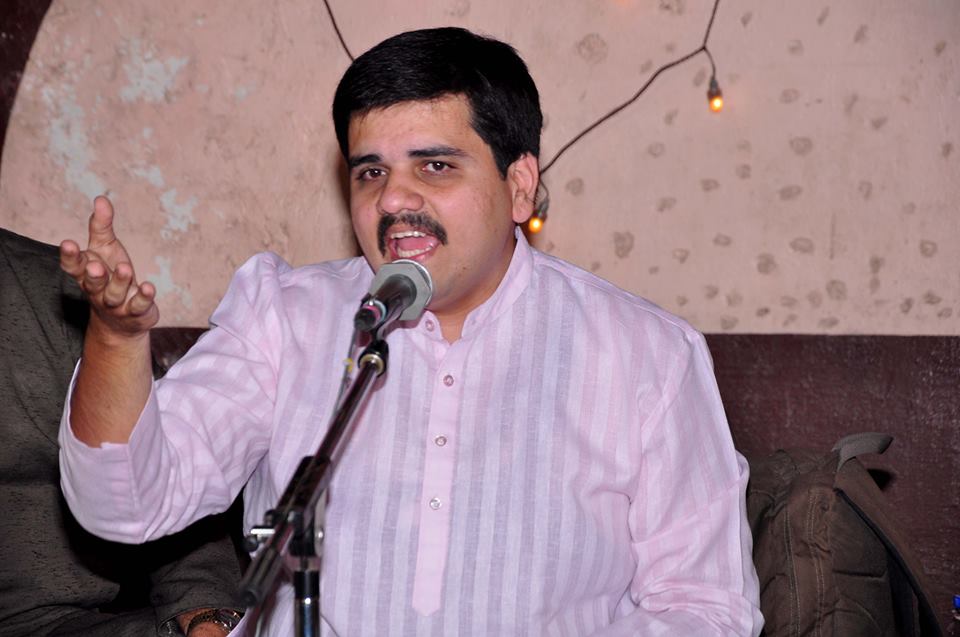 Atul Khandekar performing in program