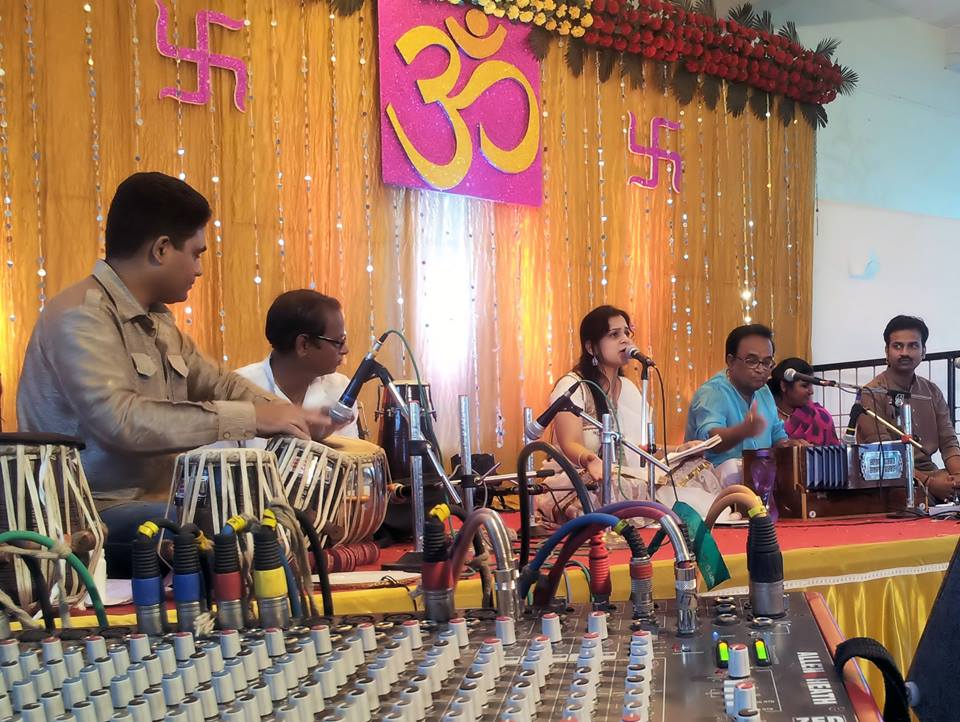 Sonali Patel performing in devotional program
