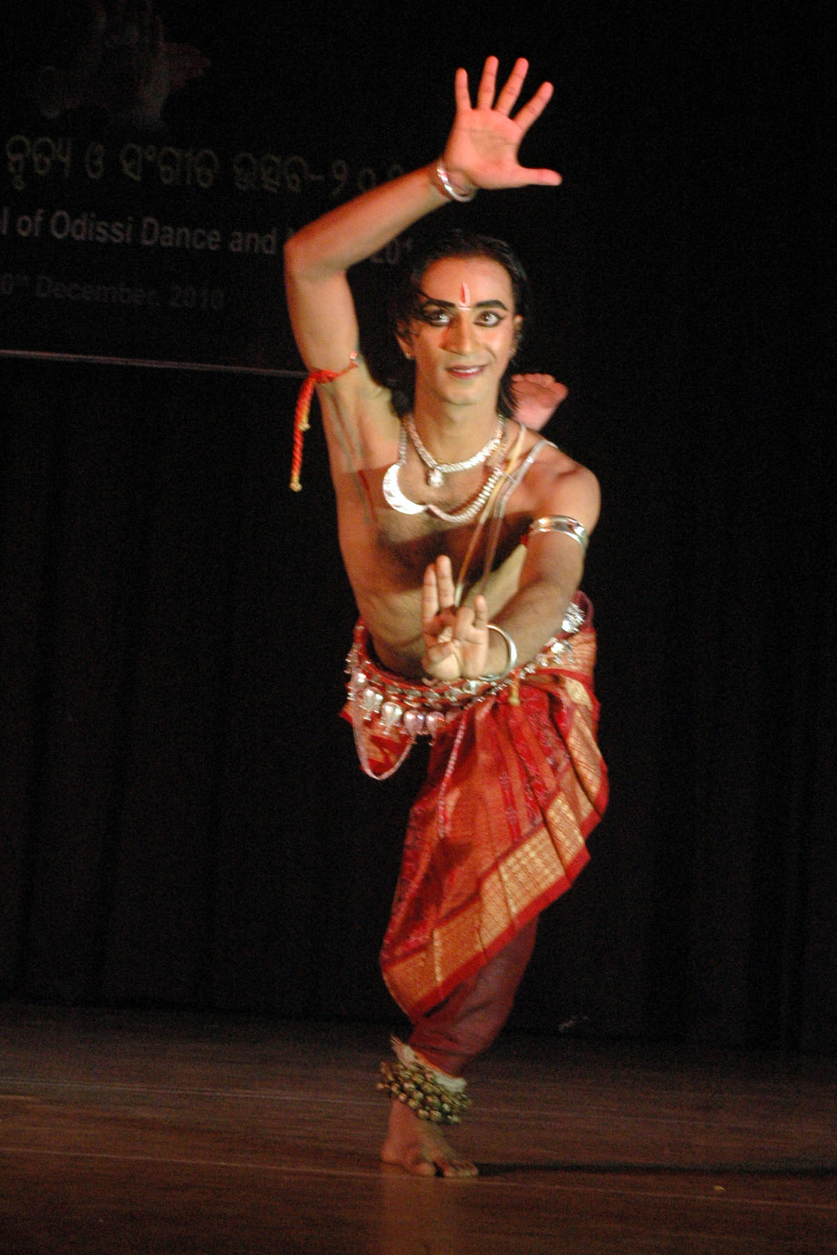 Chandrakant Sutar performing in show at Delhi