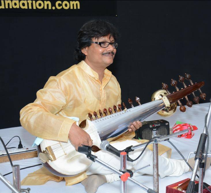 Manoj Kedia performing in Concert