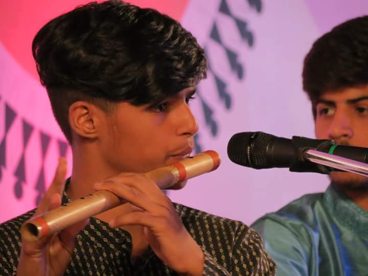 Gandhar Bhalero Performed  at Mulund Mahotsav