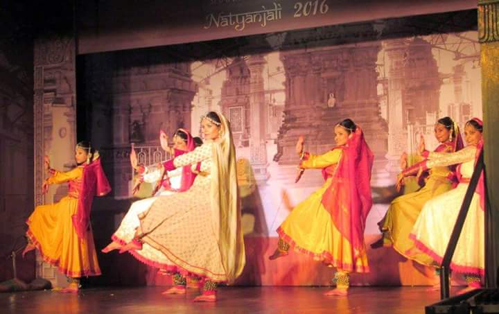 Aditi Yadav performing with students