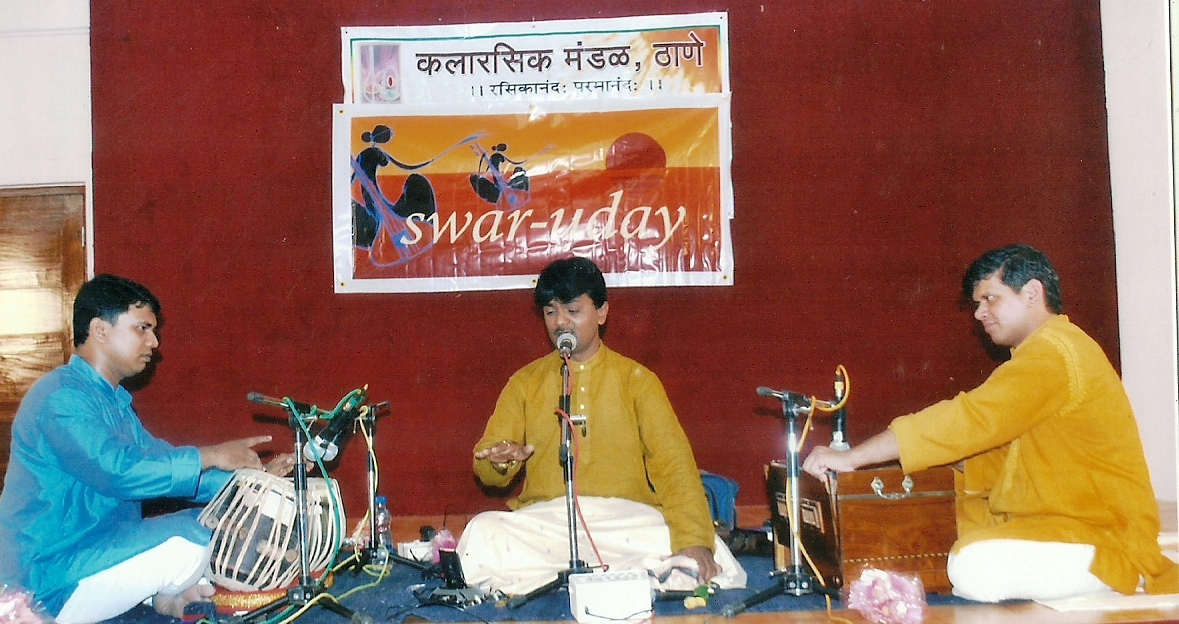 Anant Joshi accompanying Jayateerth Mevundi