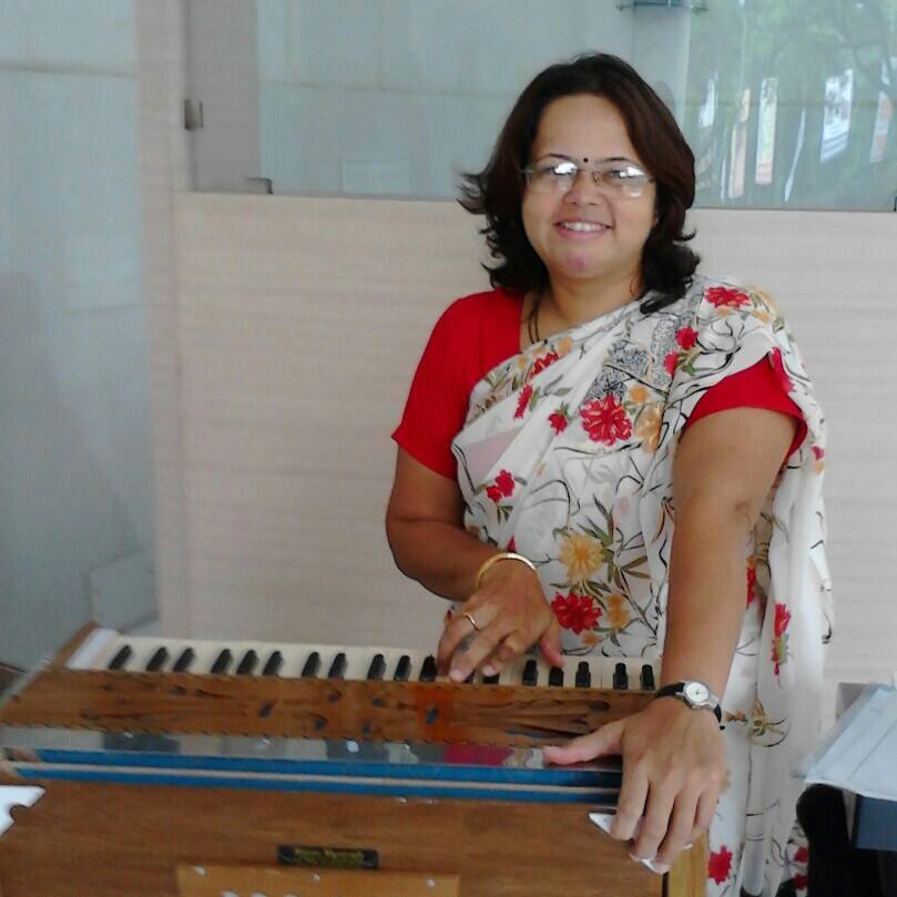 Kaksparsha Singer Mrudula Sathe