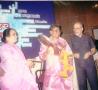 Avinash Pandit felicitated by veteran poet Shri. Mangesh Padgaonkar