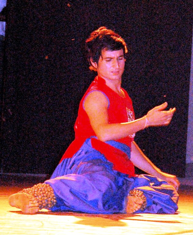 Umair Arif performing in concert