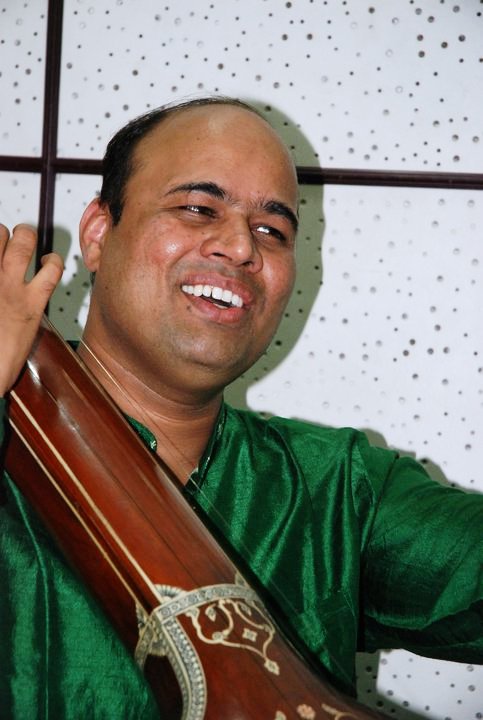 Rajesh Datar performing in Swargeeta