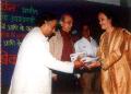 Arati Thakur-Kundalkar receiving Ganvardhan Puraskar from Pt. Ajay Pohankar