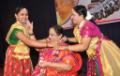 Guruvarya  Dr. sau. Manjiri Deo giving blessings to shishya Pallavi Mahiskar & her daughter Akshada