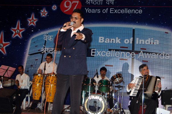 Rajiv Dhuri singing for Bank of India show